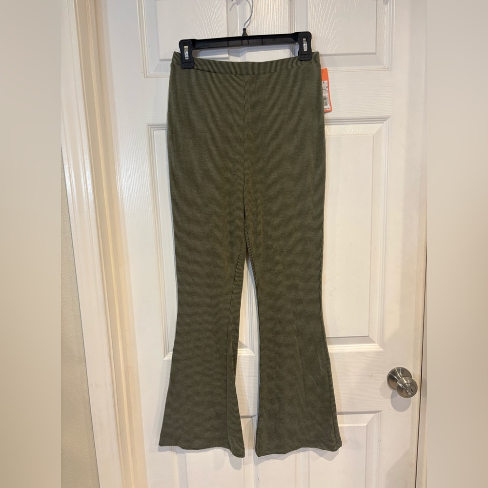 Colsie Ribbed Olive Green Apparel